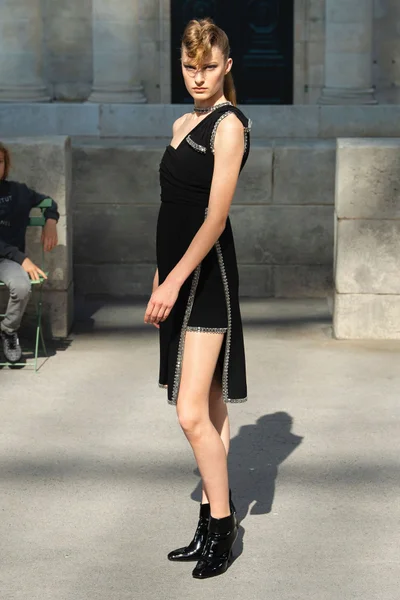 Look 32